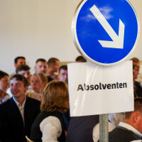 Ein Verkehrsschild mit der Aufschrift Absolventen