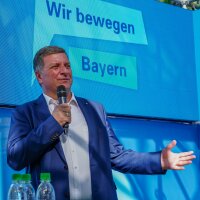 Verkehrsminister Christian Bernreiter auf der IAA 2023