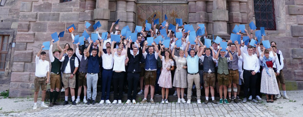 Die Absolventen beim Gruppenbild