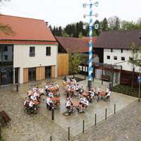Dorfplatz in Obermeitingen der interkommunalen Kooperation „AG Lechfeldgemeinden“ 