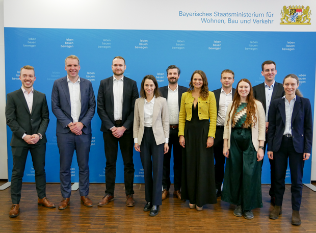 Der Prüfungsjahrgang 2025 des Fachbereichs Straßen- und Ingenieurbau/Verkehrsmanagement